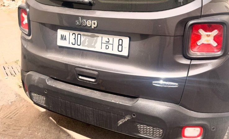 Pose d’une plaque unifiée MA à l’arrière d’un 4x4 compact